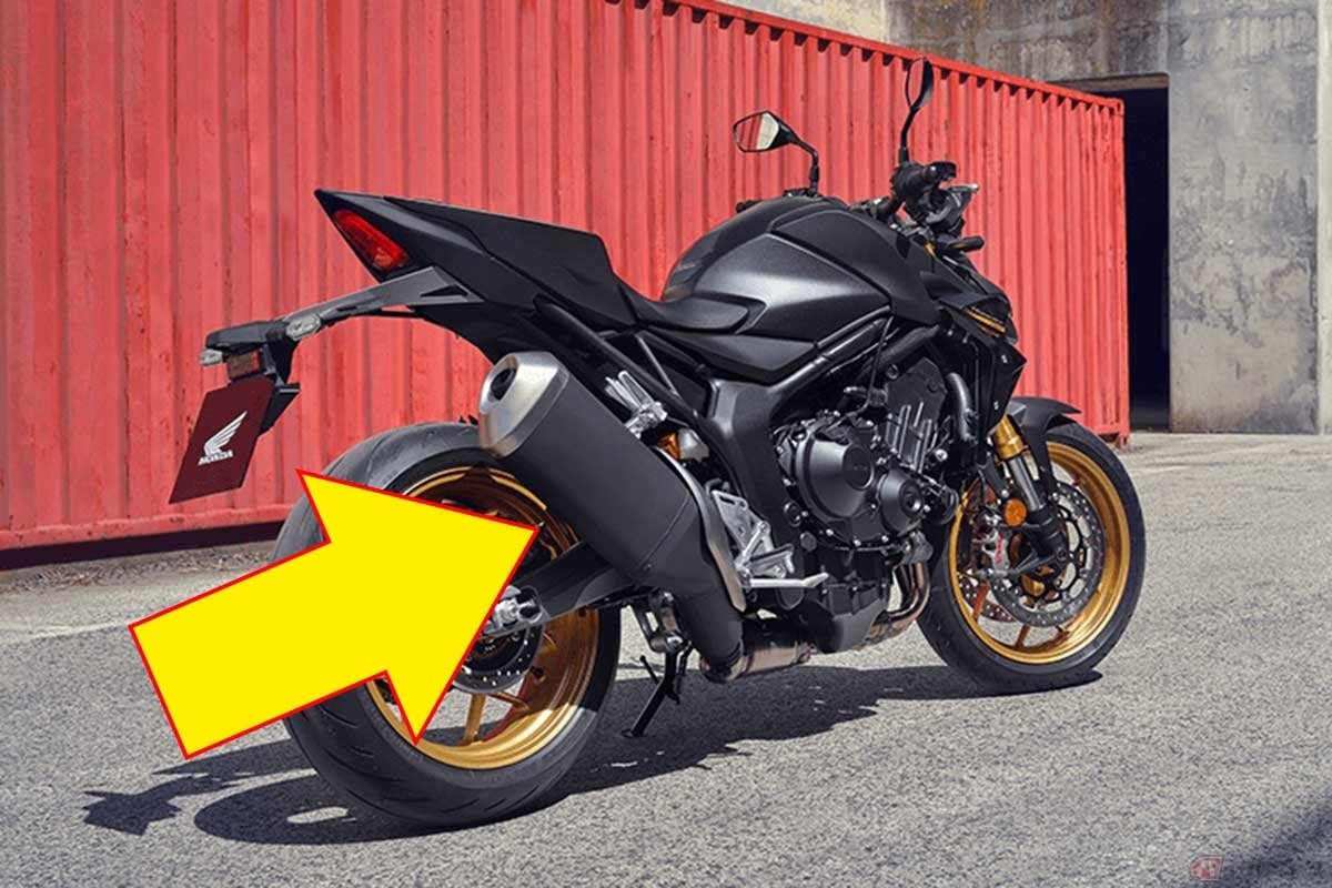 いまどきのバイクのマフラー(サイレンサー)は「1本」が主流。画像はホンダ「CB1000ホーネット」
