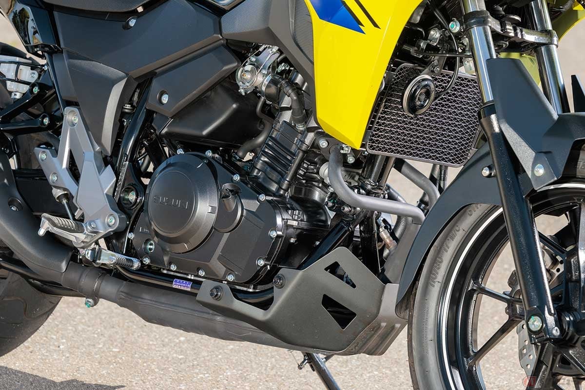 「V-Strom250」が搭載する並列2気筒エンジンは、近年の250ccクラスでは珍しいロングストローク型(ボア53.5×ストローク55.2mm)。最高出力は24ps/8000rpm、最大トルクは22Nm/6500rpm