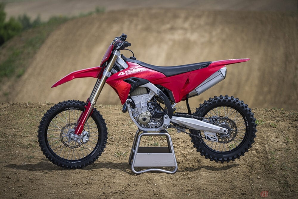 ドゥカティ初のモトクロスマシン「デスモ450MX」ってどんなバイク