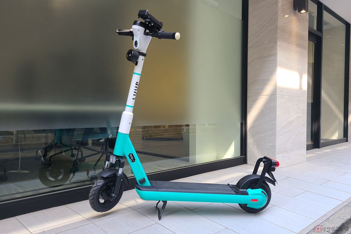 電動キックボードは、タイヤ径が小さくキャスター角が立っている構造のため、一般的な自転車よりも走行安定性が悪い特性があることを理解して乗るべきでしょう