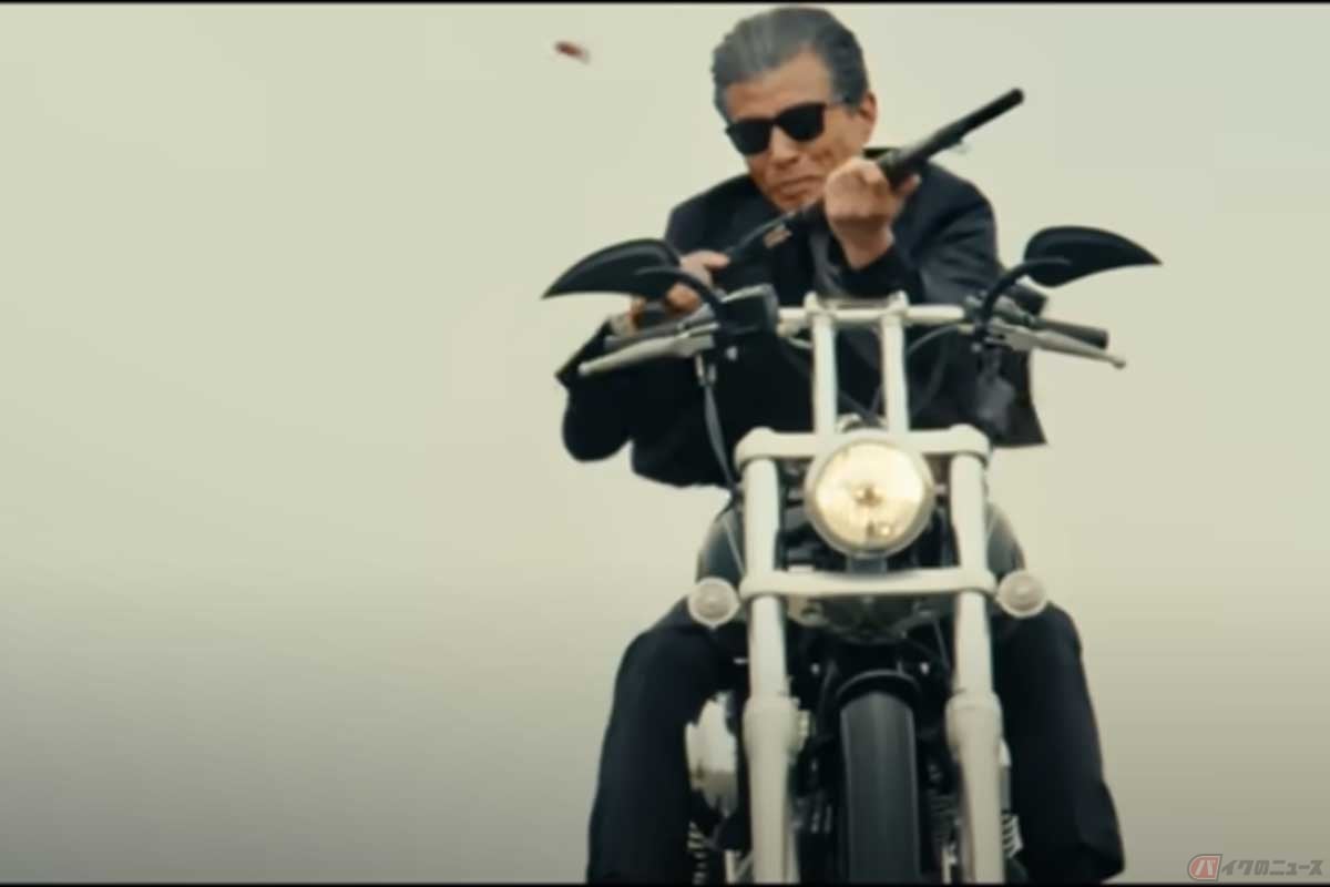 2024年に公開された映画『帰ってきたあぶない刑事』でも、舘ひろしさんのバイクアクションは健在