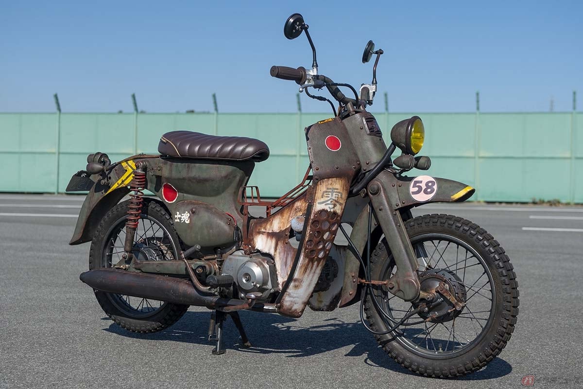 「ゼロ戦」を思わせる仕上がりとされたホンダ「スーパーカブ」カスタム