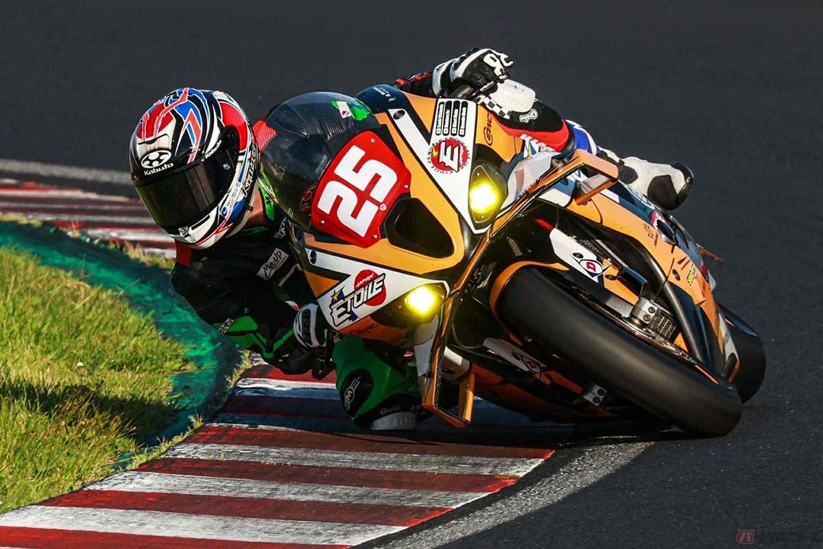 鈴鹿8耐公式テストで鈴鹿サーキットを走る大久保光選手