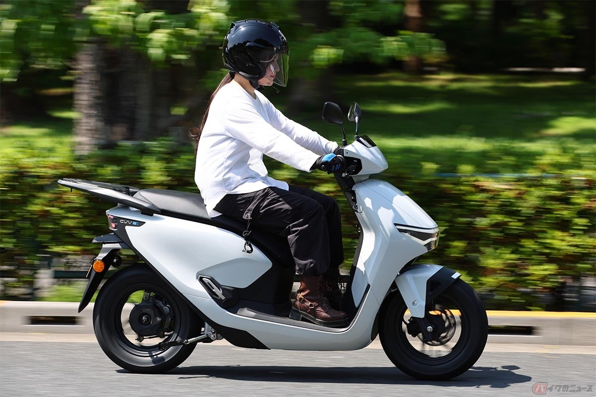 さまざまな走行や路面状況に応じて「STANDARDモード」「SPORTモード」「ECONモード」にワンタッチで切り替えが可能