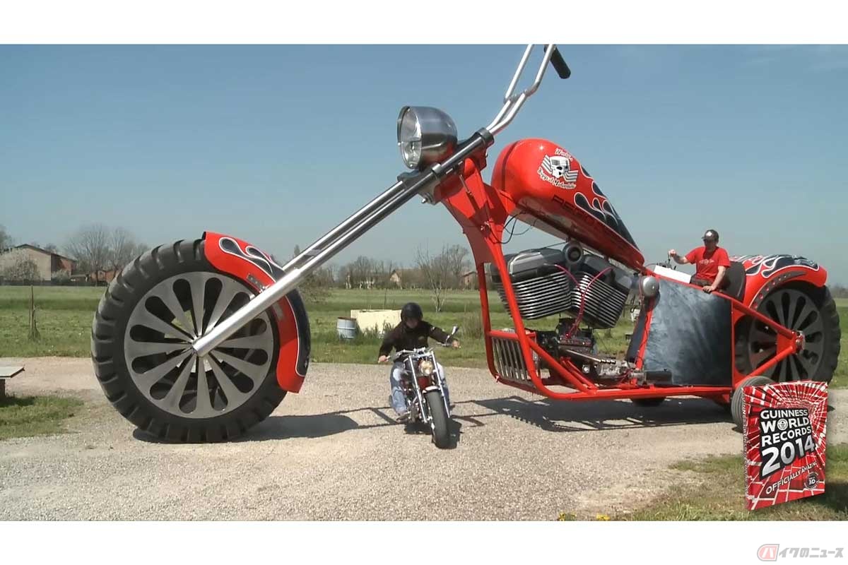 「全高」でギネス世界記録に認定された巨大なモーターバイクと、それを制作したイタリア人の紹介動画