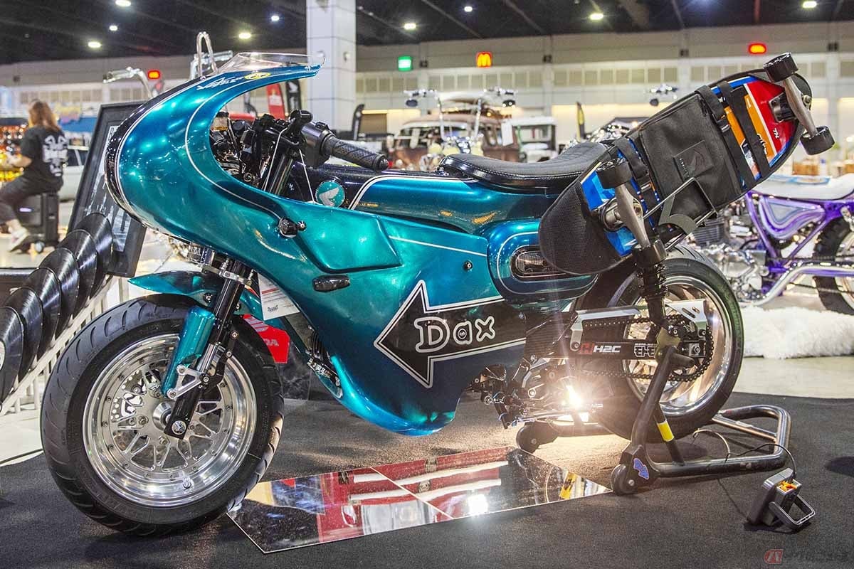タイの「1AutoBike」が製作したホンダ「ダックス125」カスタム。見事なカフェレーサーへと転身しています