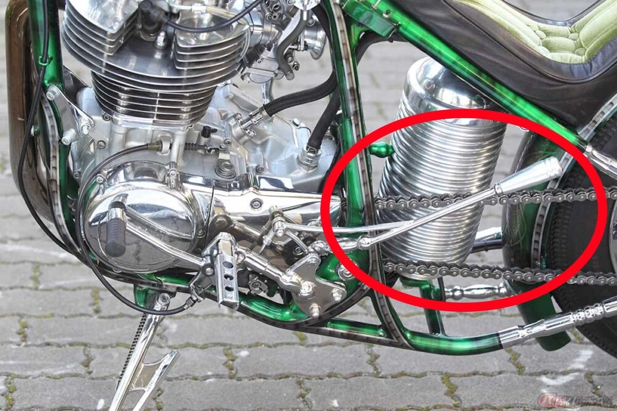 チョッパーなどのカスタムバイクで見られるジョッキーシフト。名前の通り