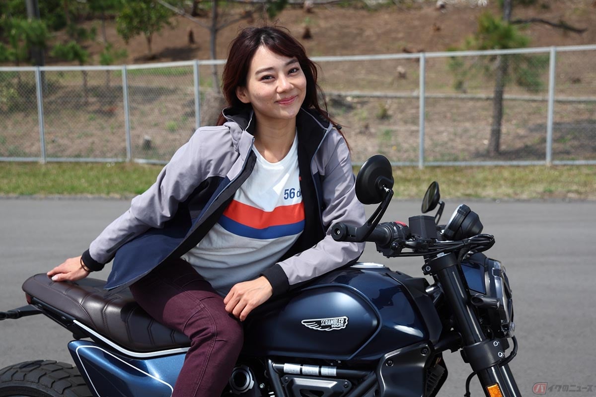 ドゥカティ「Scrambler Nightshift(スクランブラー・ナイトシフト)」と指出瑞貴さん