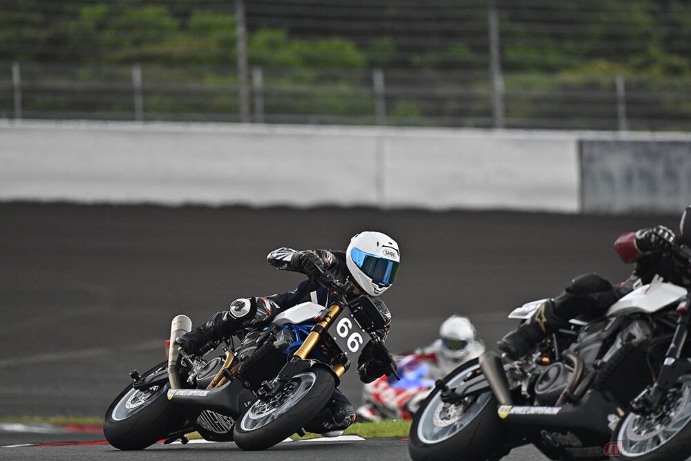 日本のバイクレース普及に務める「長瀬智也」さんが愛機で参戦