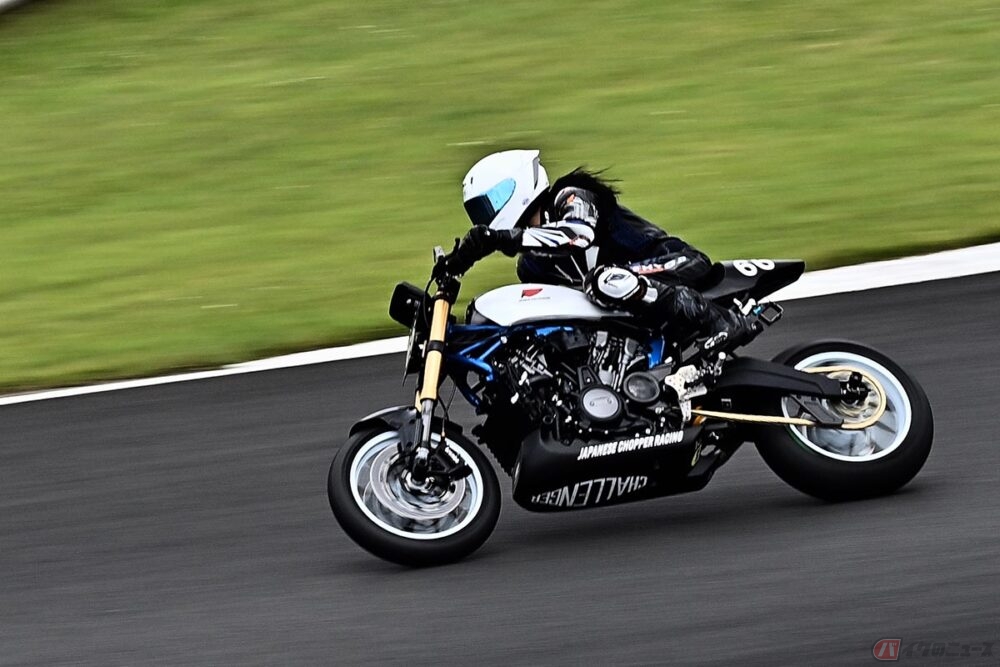 日本のバイクレース普及に務める「長瀬智也」さんが愛機で参戦
