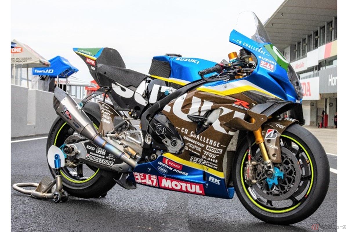 「チームスズキCN チャレンジ」として鈴鹿8耐に参戦するスズキの車両。原料の50％以上にチタンスクラップを使用しつつ従来と変わらない高品質を実現した環境配慮型チタン「TranTixxii-Eco（トランティクシー・エコ）」をマフラー材として使用しています