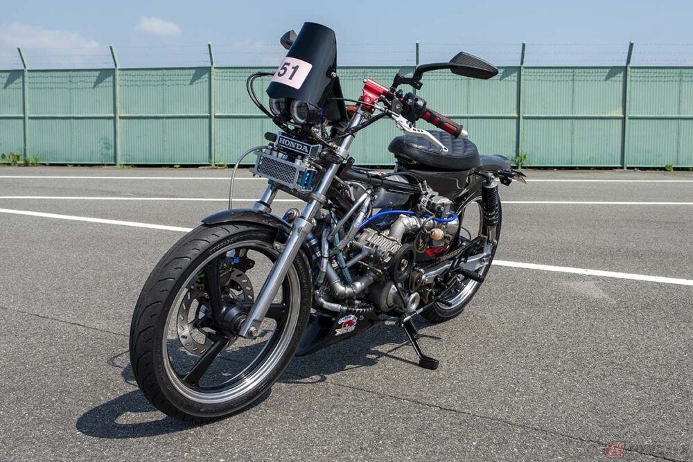 半世紀以上前に登場したホンダ「行灯カブ」をスーパーチャージャー＋