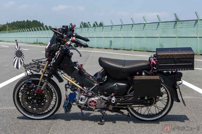 魅せて走れるリトルカブ」HSR九州サーキットに現る!! 極限までナロー化