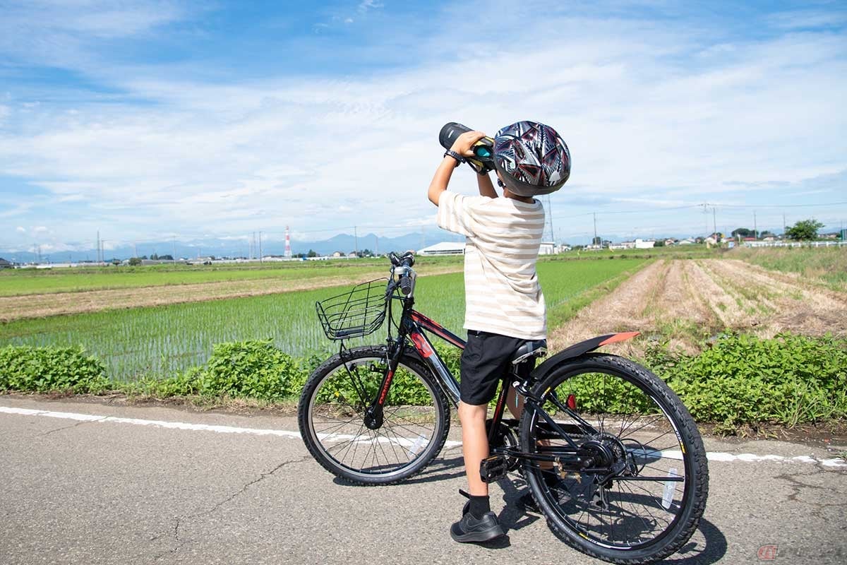真夏の日中の外出はリスクしかない。それは自転車も同様