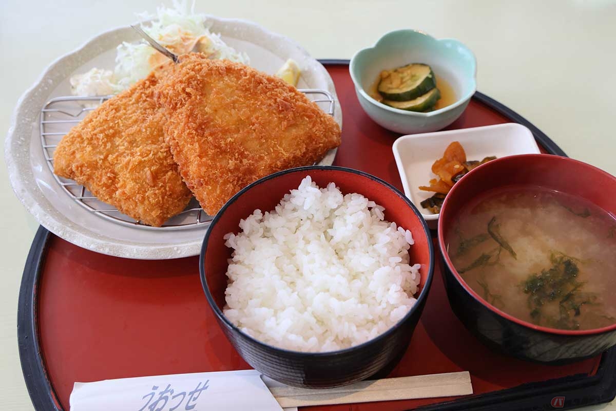 「シーフードレストランうおっせ」の「あじフライ」と「セットメニュー」