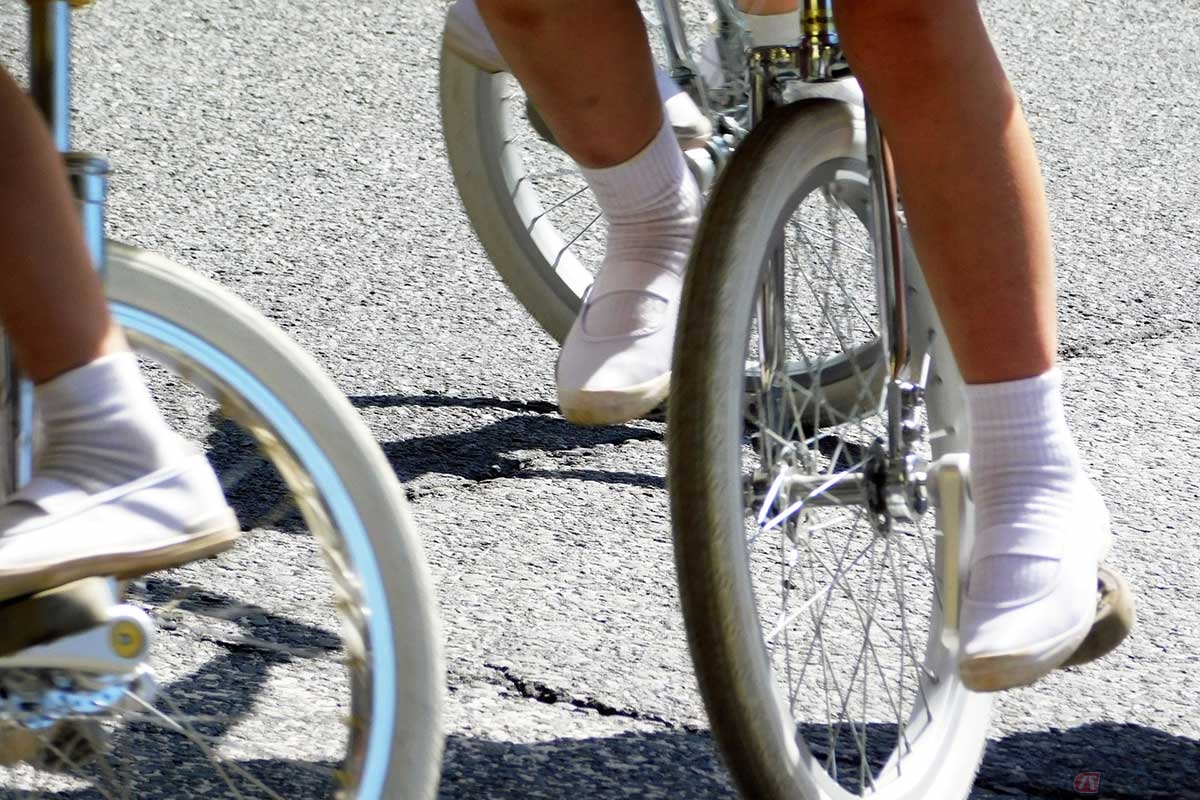 「一輪車」は自転車から派生した乗りもの。現在は子供の教材としてもお馴染み