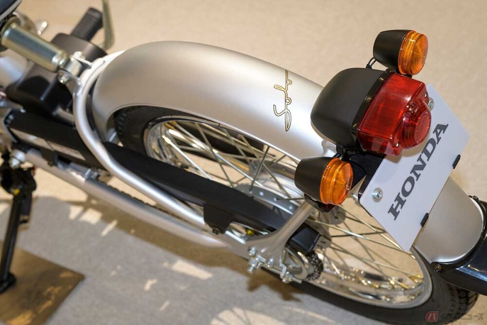 レトロなのか近未来なのか？ ホンダの50cc原付「ソロ」は斬新な