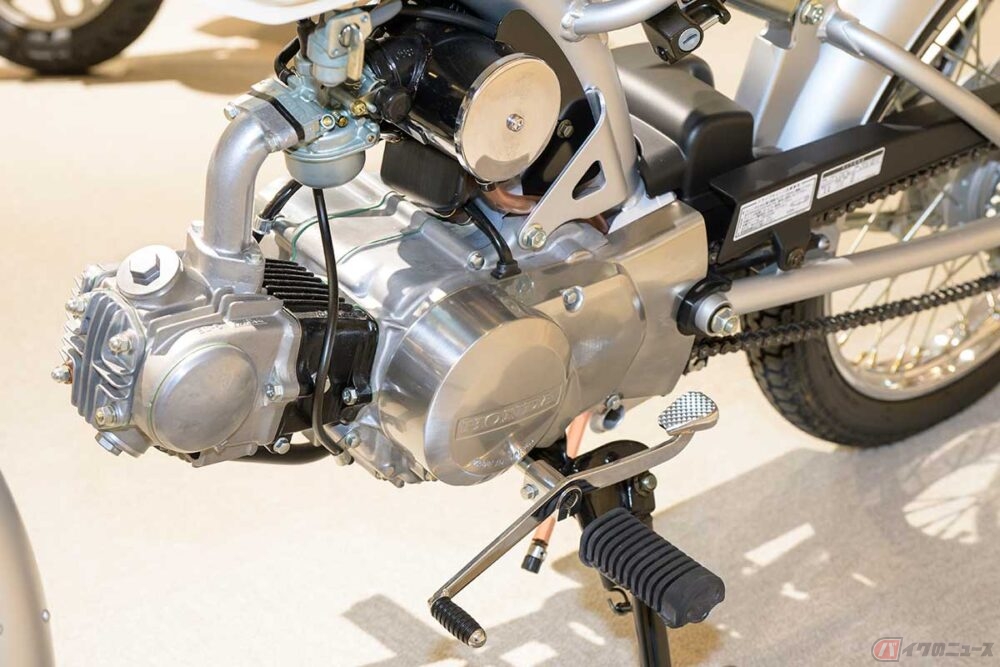 レトロなのか近未来なのか？ ホンダの50cc原付「ソロ」は斬新な
