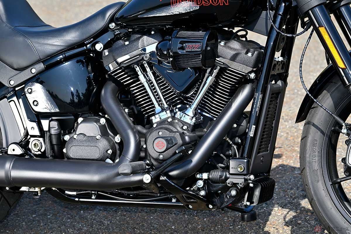 排気量1923ccの高出力V-Twinエンジン「Milwaukee-Eight 117」を搭載。最高出力114HP(85kW)/5020rpm、最大トルク173Nm/4000rpmを発揮する