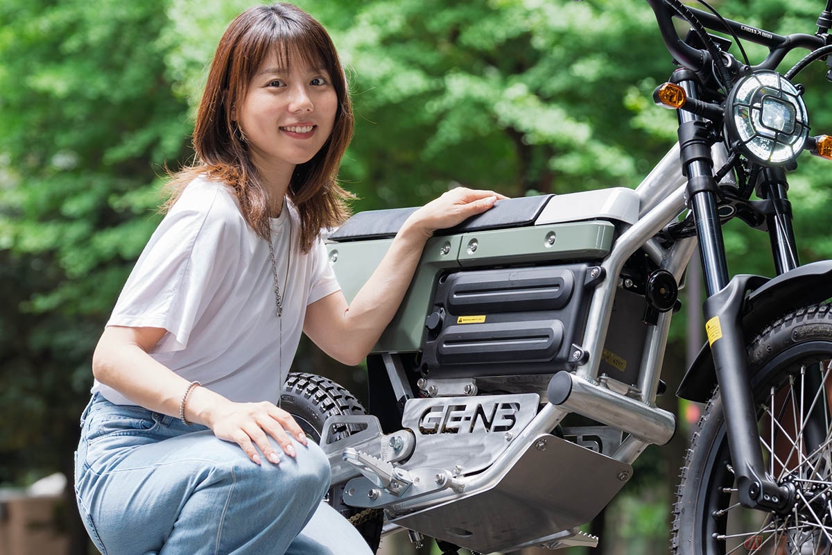 ダートフリークの原付一種の電動バイク「GE-N3」（通称ゲンさん）と小野木里奈さん