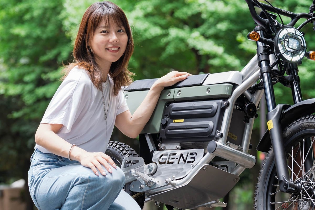 ダートフリークの原付一種の電動バイク「GE-N3」(通称ゲンさん)と小野木里奈さん