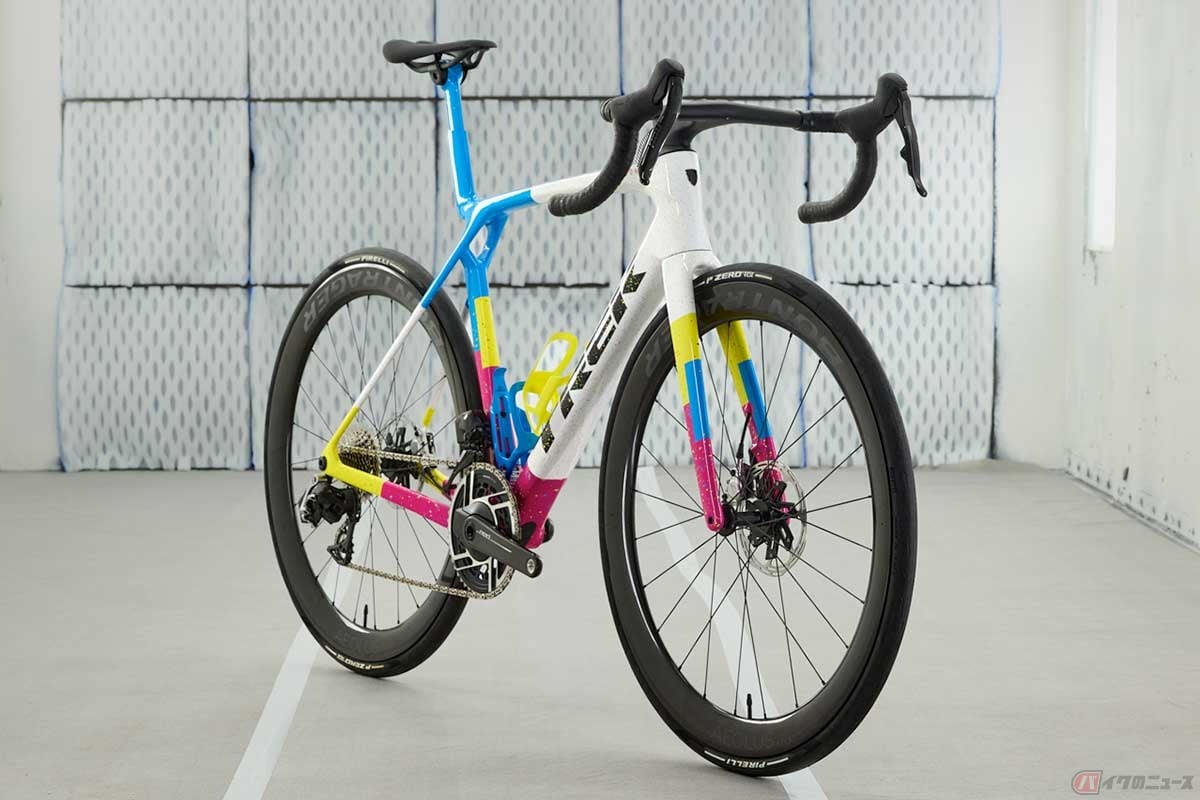 Project One ICONプレミアムペイントテーマのTREK「Madone SLR Untitled No.25」