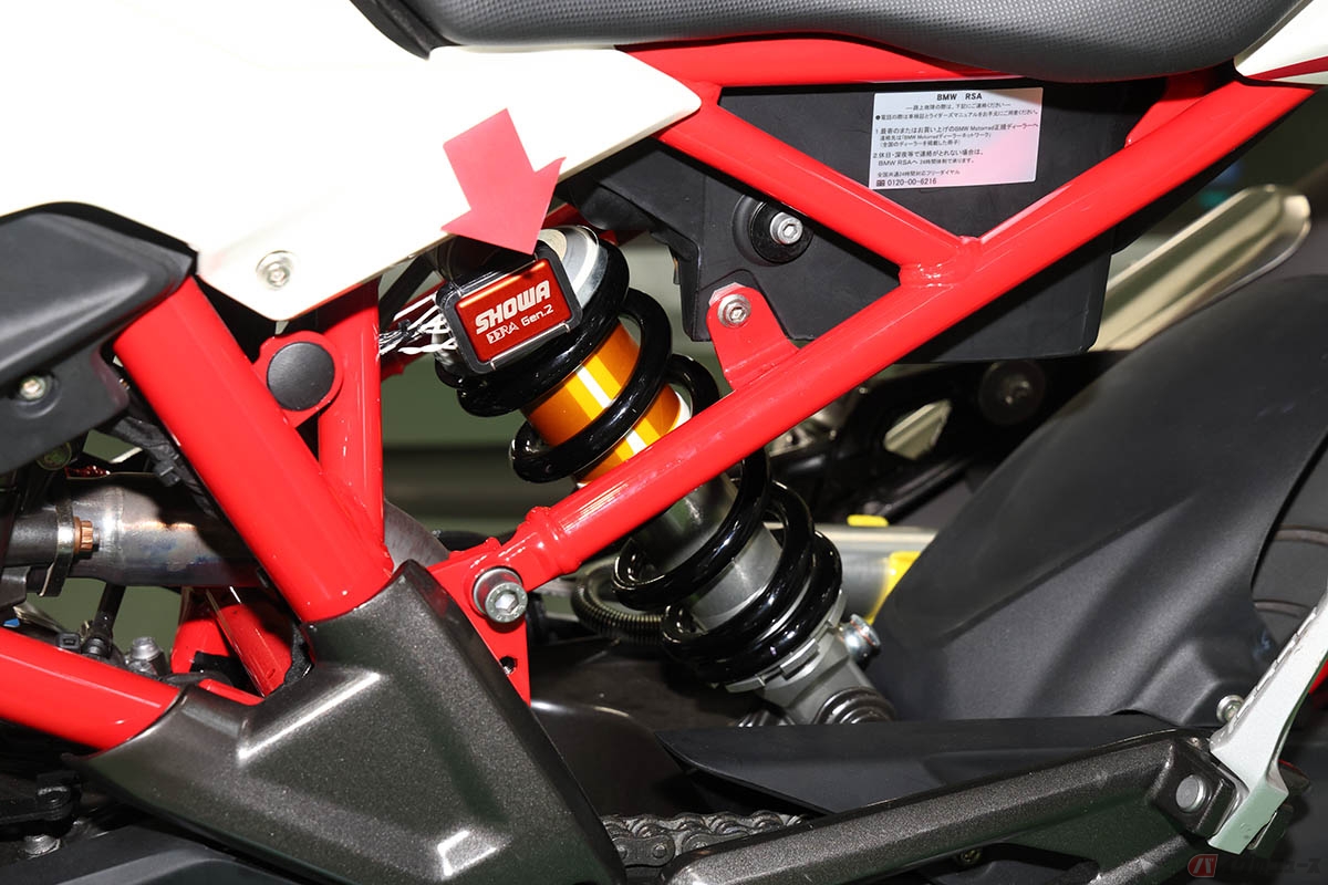 Astemoが開発中の低コストバージョンEERA Gen2。今回のメディア向け二輪技術体験取材会ではBMW Motorrad「G310」に装着。実際にまたがり、調整してもらうとかなりの違いを体感できました