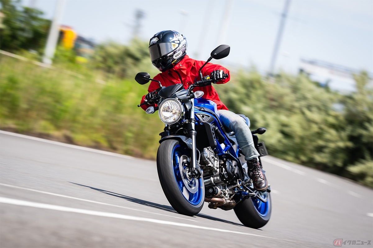 スズキ「SV650 ABS」の扱いやすくスムーズな走りを楽しむ石塚健選手