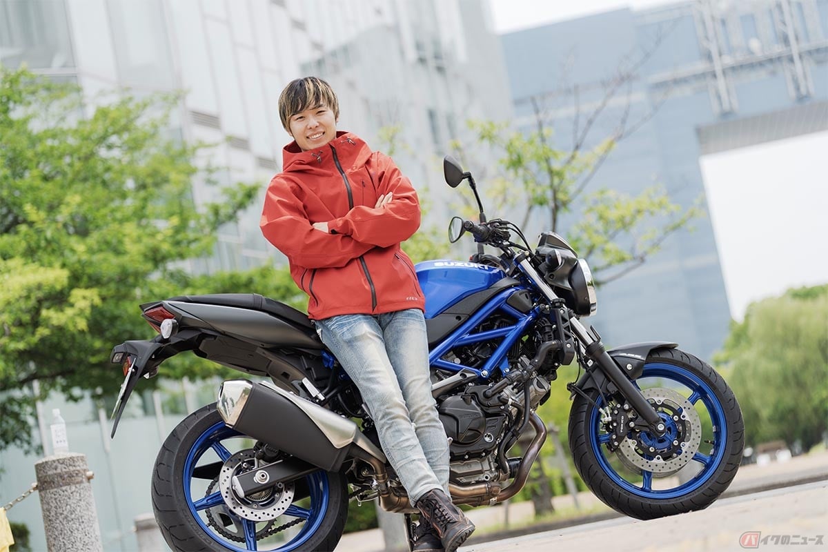 スズキ「SV650 ABS」とレーシングライダーの石塚健選手