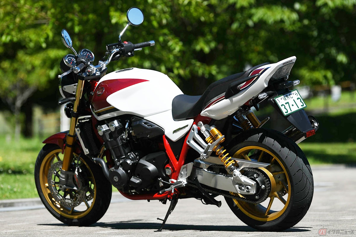 バイク用リアサスペンションに付いているタンクはサスペンションのストロークを伸ばすための物