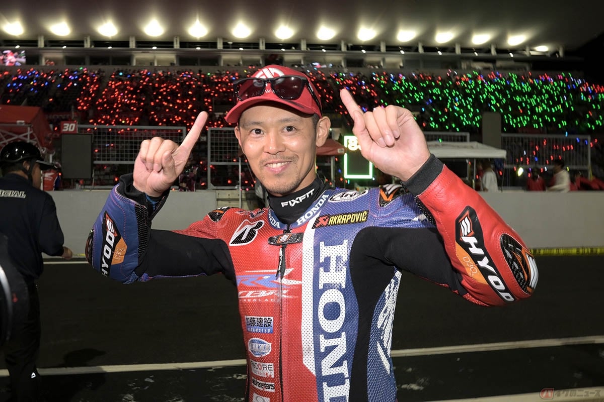 “コカ・コーラ”鈴鹿8時間耐久ロードレース 第46回大会を制したHonda HRCの高橋巧選手。鈴鹿8耐の優勝回数で史上最多記録を更新する通算7勝目をあげています