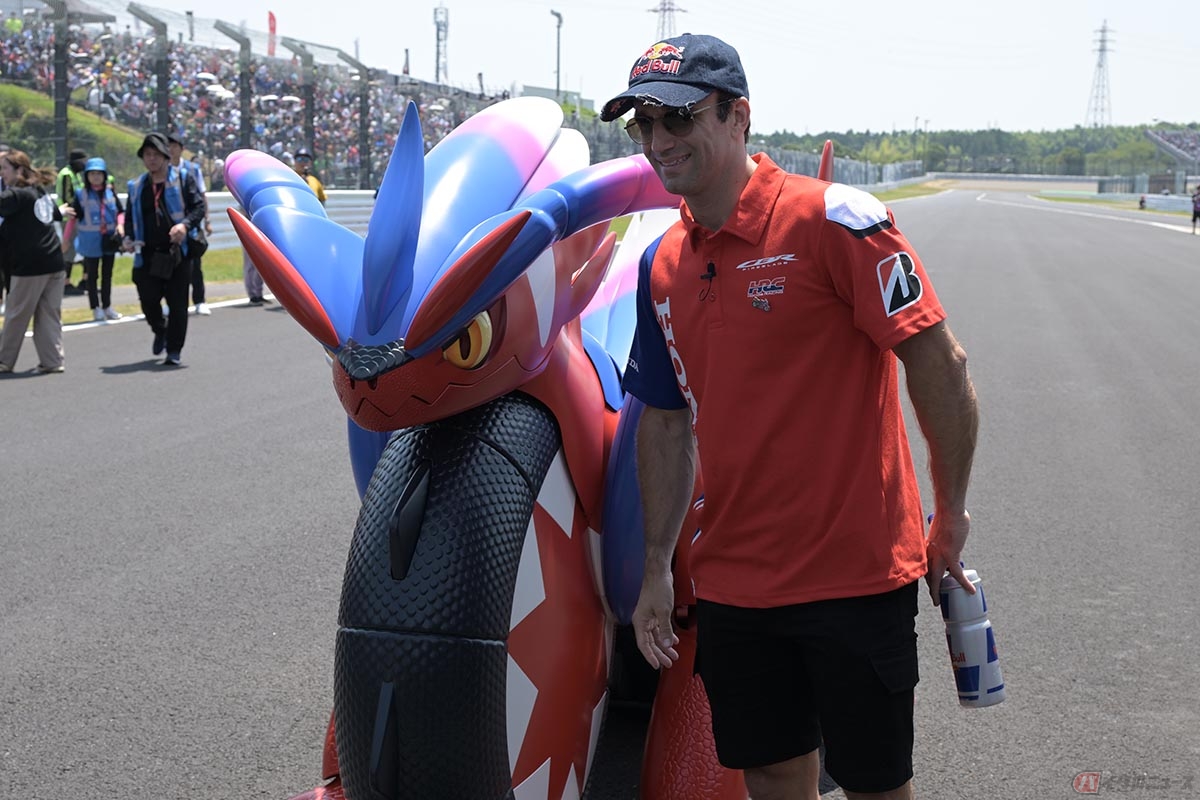 ホンダが製作した自立して自走する未来モビリティ「ホンダコライドン」とHonda HRCのライダーとして鈴鹿8耐に参戦したヨハン・ザルコ選手
