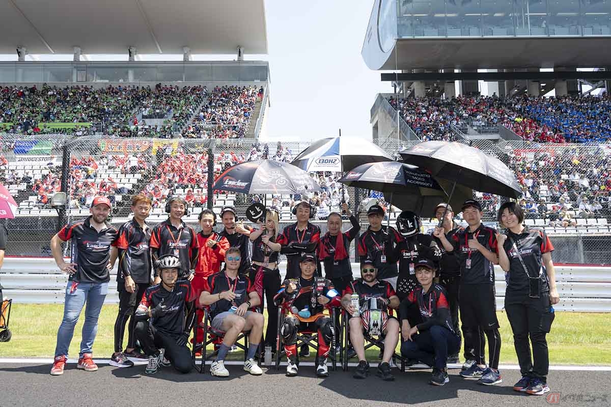 スターティンググリッドに集合したKaedear-Dafy-RAC41-Hondaのメンバー