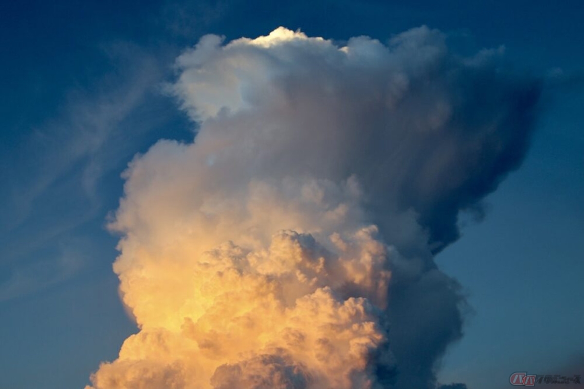 走行中に「積乱雲（せきらんうん）」を見かけた場合にはルート変更するなどして対処するのがベターでしょう