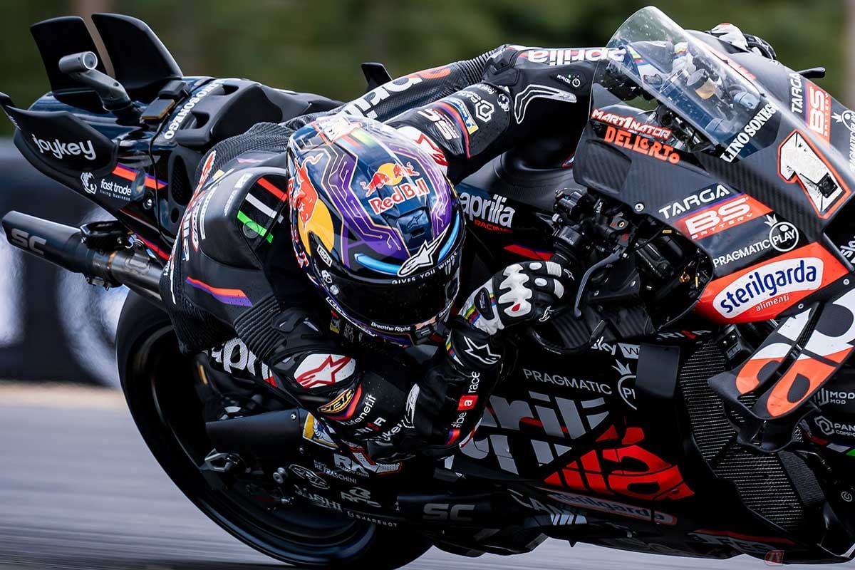 MotoGPライダーのホルヘ・マルティン選手(アプリリア・レーシング)は、アルパインスターズのフルフェイスヘルメット「SUPERTECH R10」を使用している