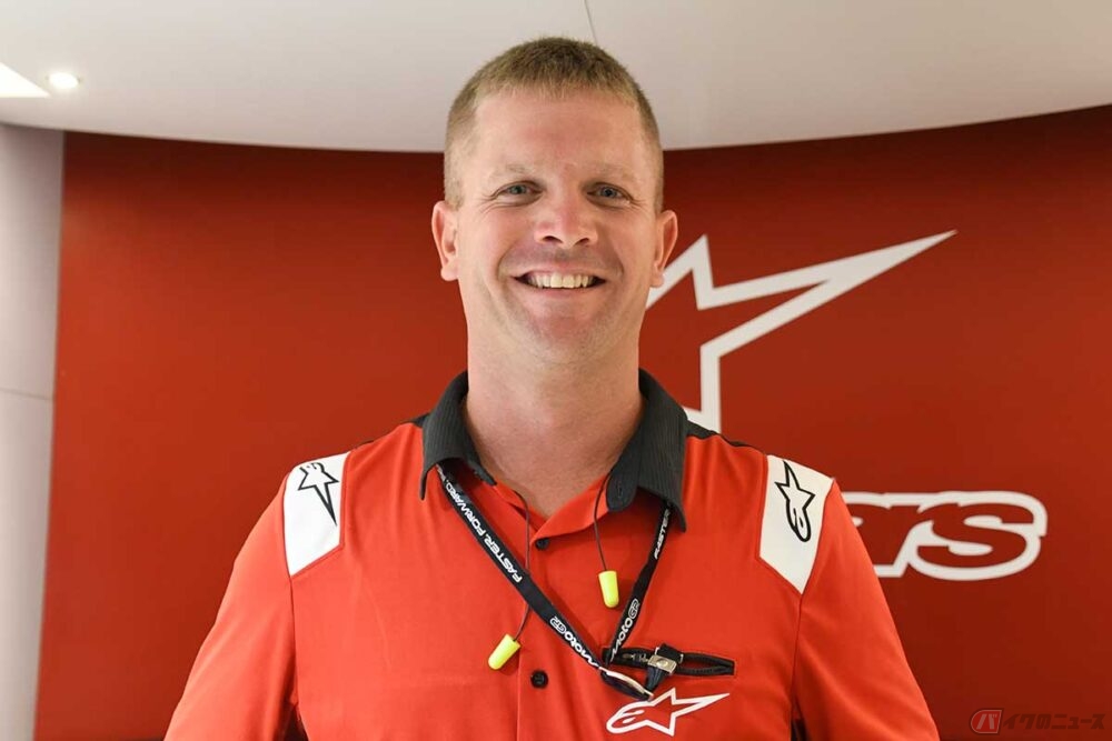 アルパインスターズのMotoGPヘルメット・レーシングサービス担当者に 