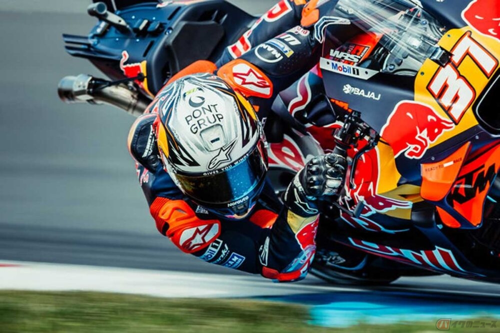 アルパインスターズのMotoGPヘルメット・レーシングサービス担当者に