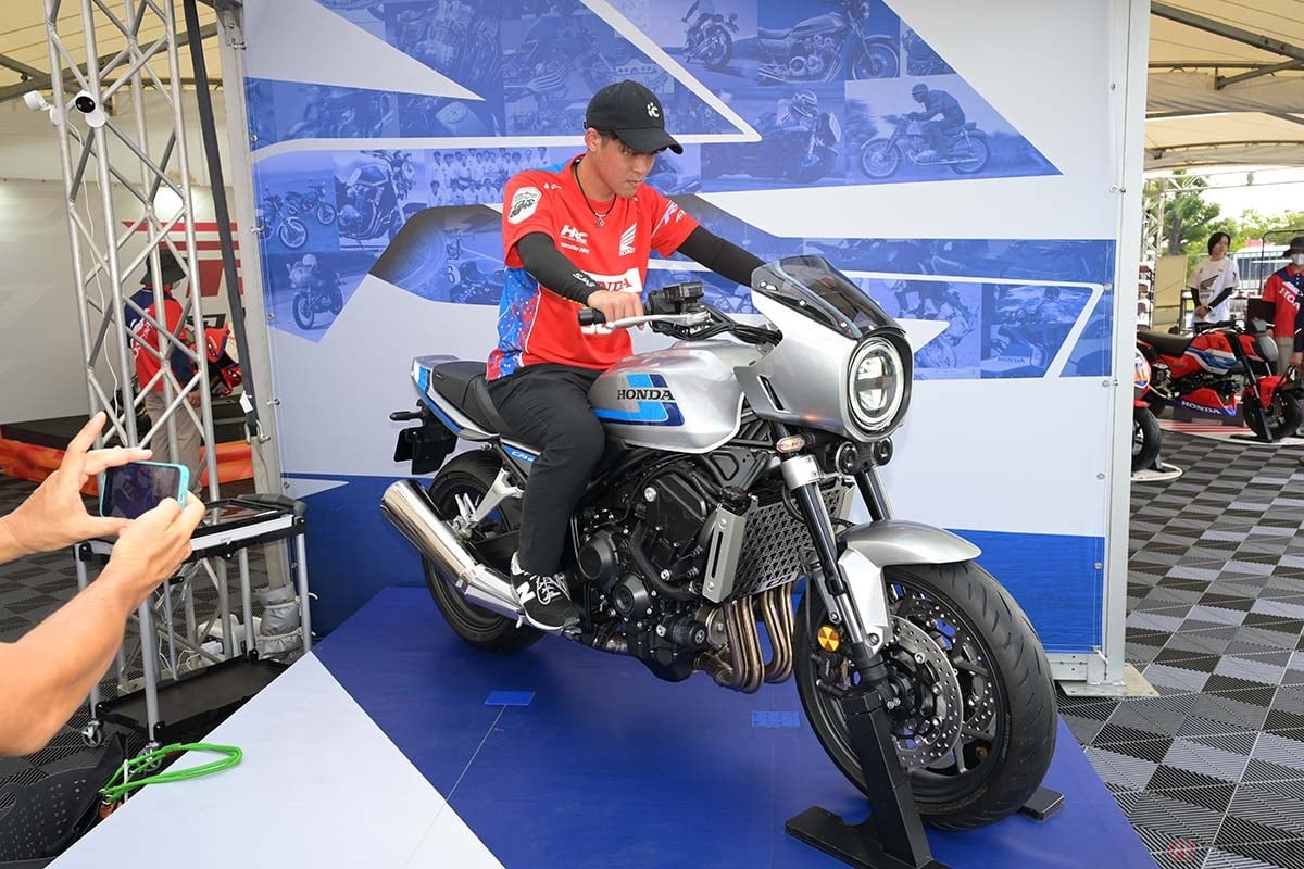 2025年の鈴鹿8耐で世界初公開されたホンダ「CB1000F SEコンセプト」。当日は実際に跨がり、エンジンを始動することも可能でした