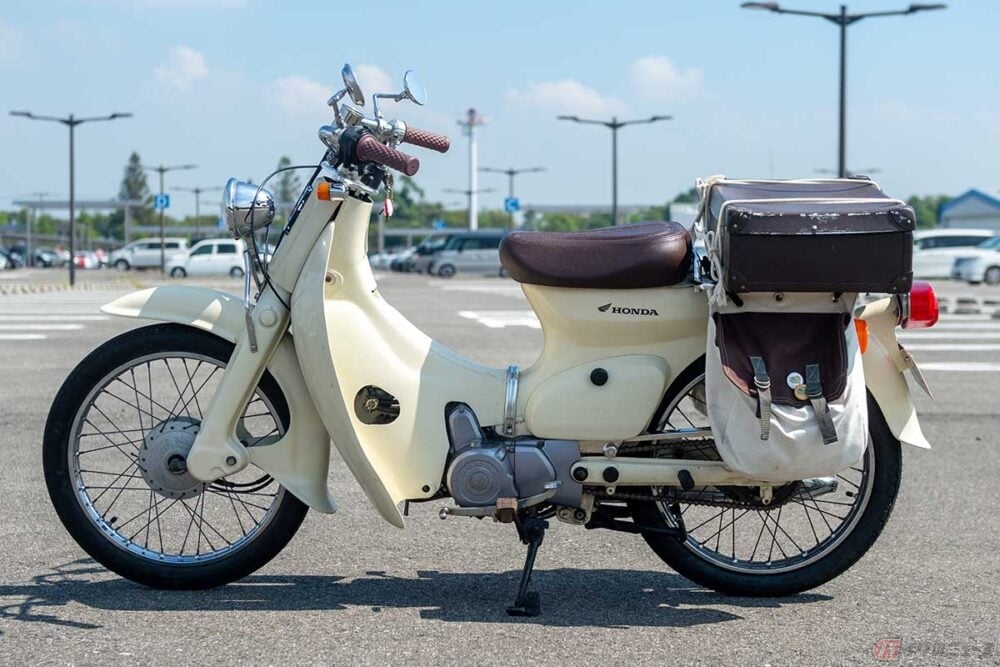 ビジネスカブ「スーパーカブ70デラックス」が上質な大人の足に?? ヤリ