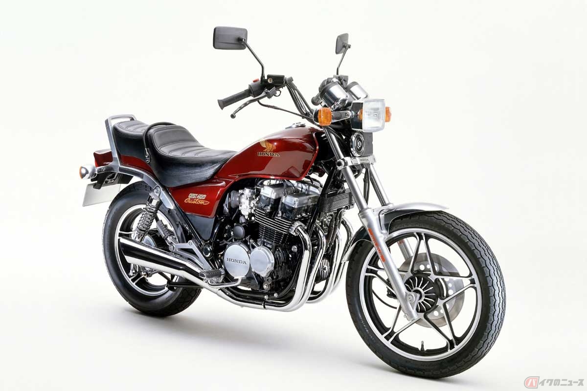 「CBX400 CUSUTOM」（1983年型）の4気筒エンジンは、「CBX400F」とは別物。メンテナンスフリーのシャフト駆動を採用