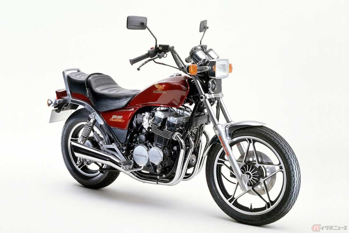 「CBX400 CUSUTOM」(1983年型)の4気筒エンジンは、「CBX400F」とは別物。メンテナンスフリーのシャフト駆動を採用