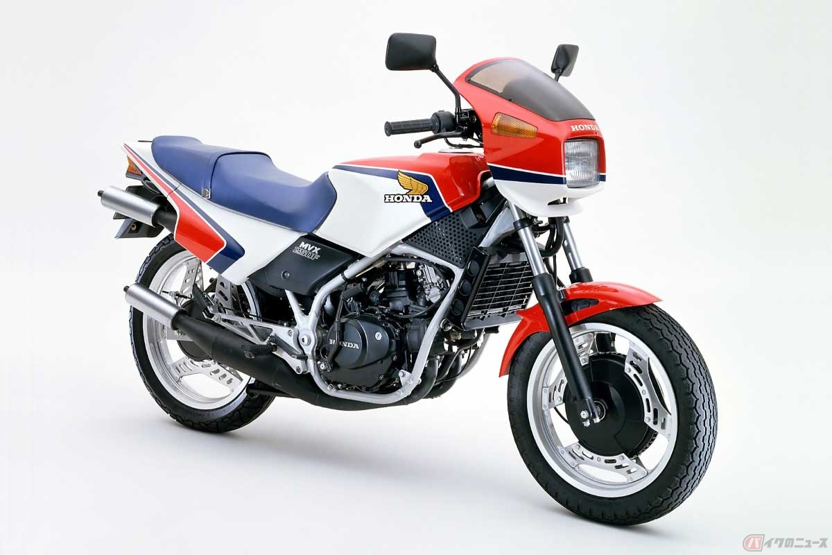 ホンダ初の2ストローク250ccの本格ロードスポーツ「MVX250F」（1983年型）は、ワークスマシン「NS500」の技術を多数投入