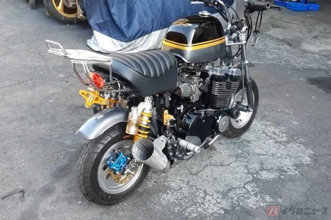 詳細不明過ぎる「無理矢理」魔改造!? 原付「モンキー」のフレームに