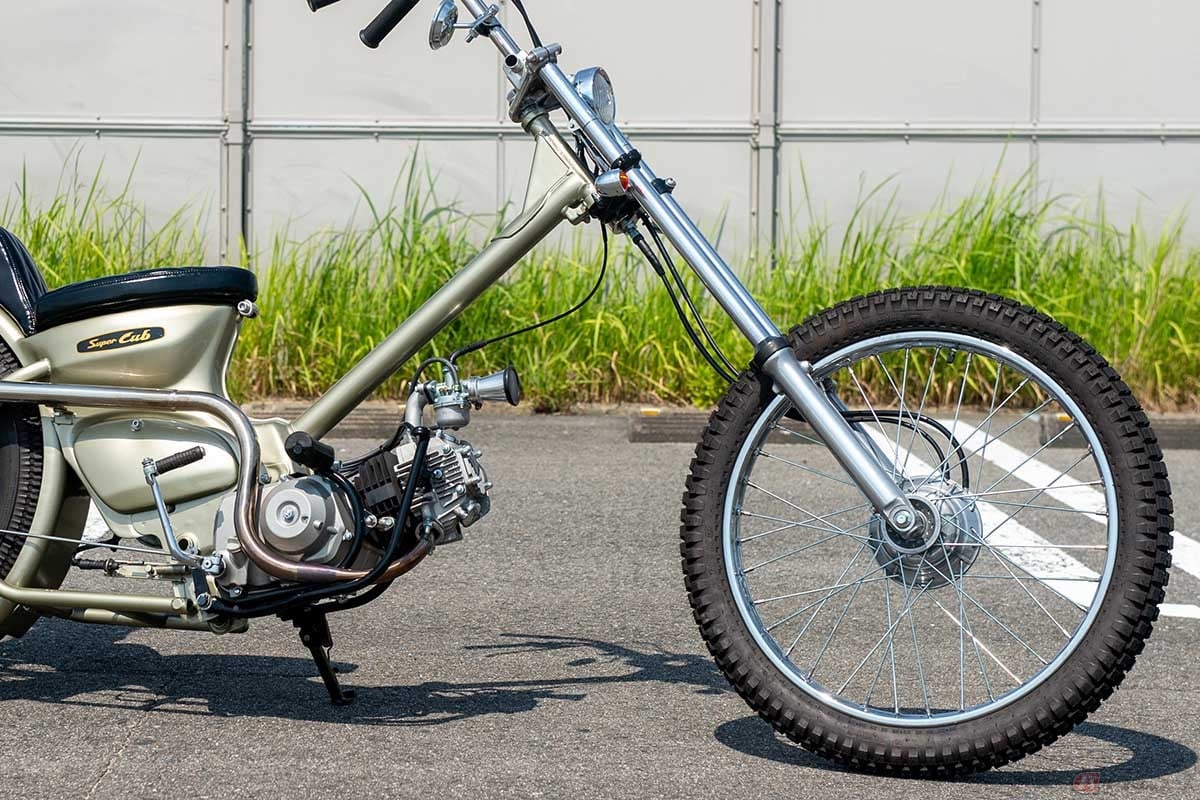 ホンダ「スーパーカブ」をベースにしたロングフォークチョッパー