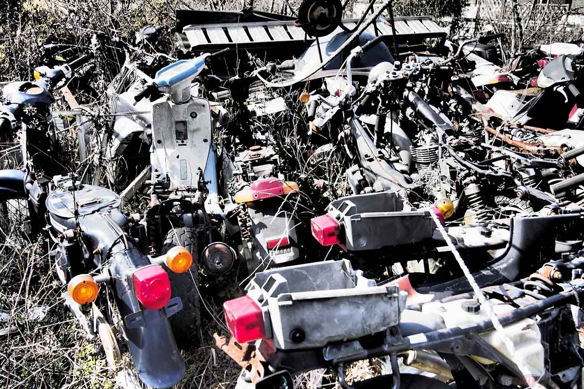 バイクを廃車する場合には「一時抹消登録」と「永久抹消登録」の2種類が存在