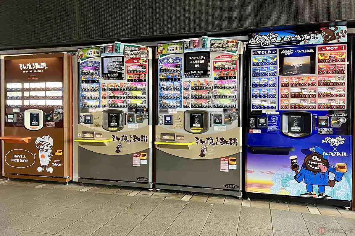 大黒ふ頭に設置されたカップ式コーヒー自動販売機。左から「BEAMS」コラボ、ミル挽き珈琲で有名なトーヨーベンディング×2台、坂口憲二さんが主宰するブランド「The Rising Sun Coffee」コラボとなっています