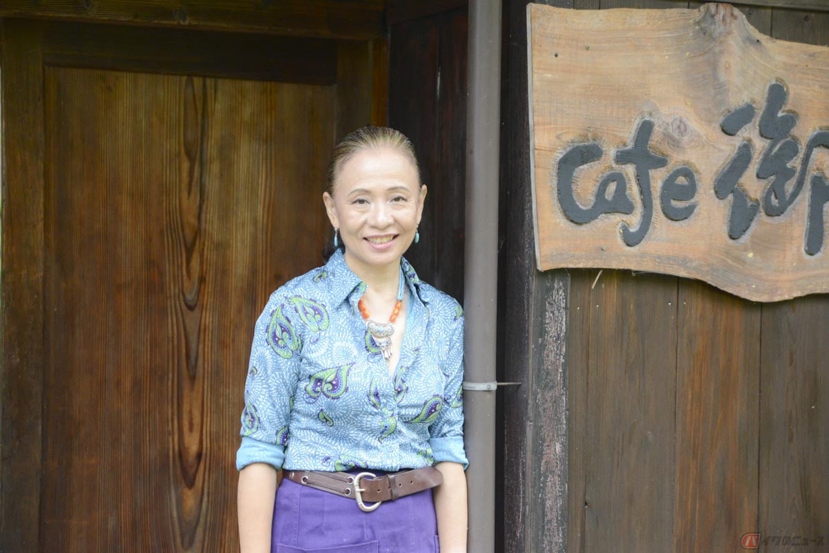 東京都西多摩郡檜原村にある「御根屋」。元劇団四季の劇団員として活躍されていたマユミさんが営んでいます