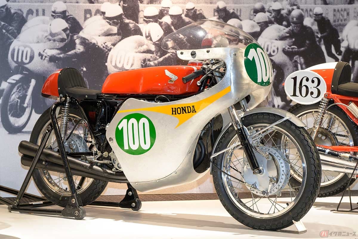1961年の世界グランプリ、西ドイツGPで、日本人ライダーによる初優勝をもたらしたホンダ「RC162」(#100/高橋国光選手)