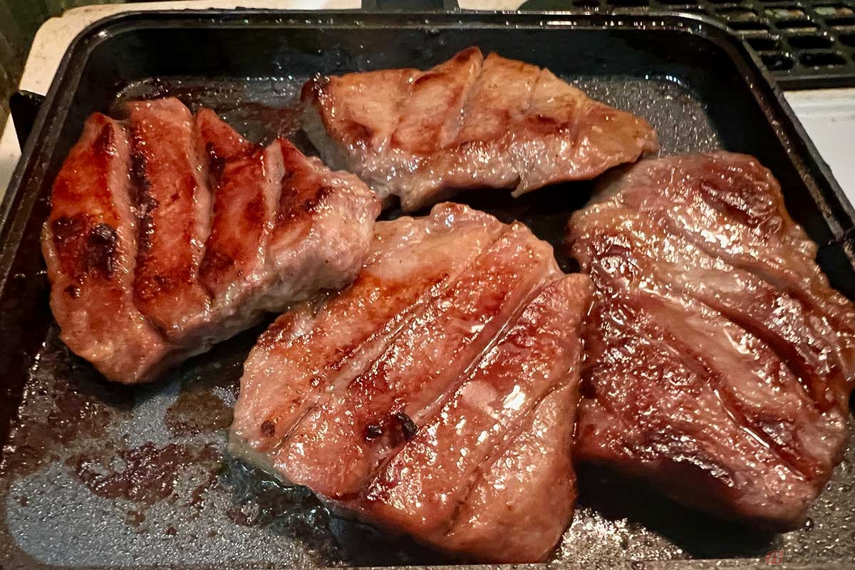 想像を超える分厚い牛たんが焼き上がった。柔らかくて味も最高。ビールに合うこと！
