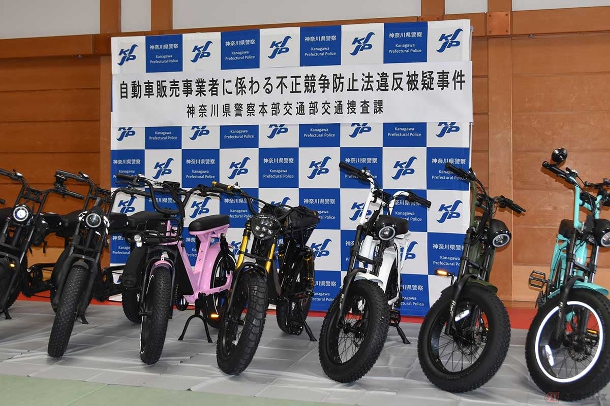 神奈川県警が押収した「ペダル付き電動バイク」(2025年5月20日/時事通信フォト)